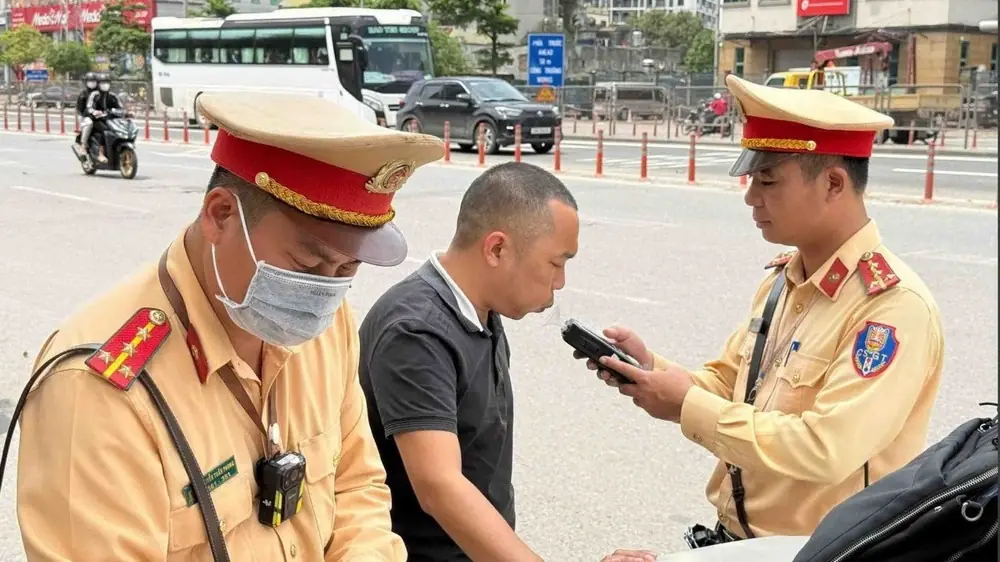 Hà Nội siết chặt vi phạm nồng độ cồn dịp cuối năm